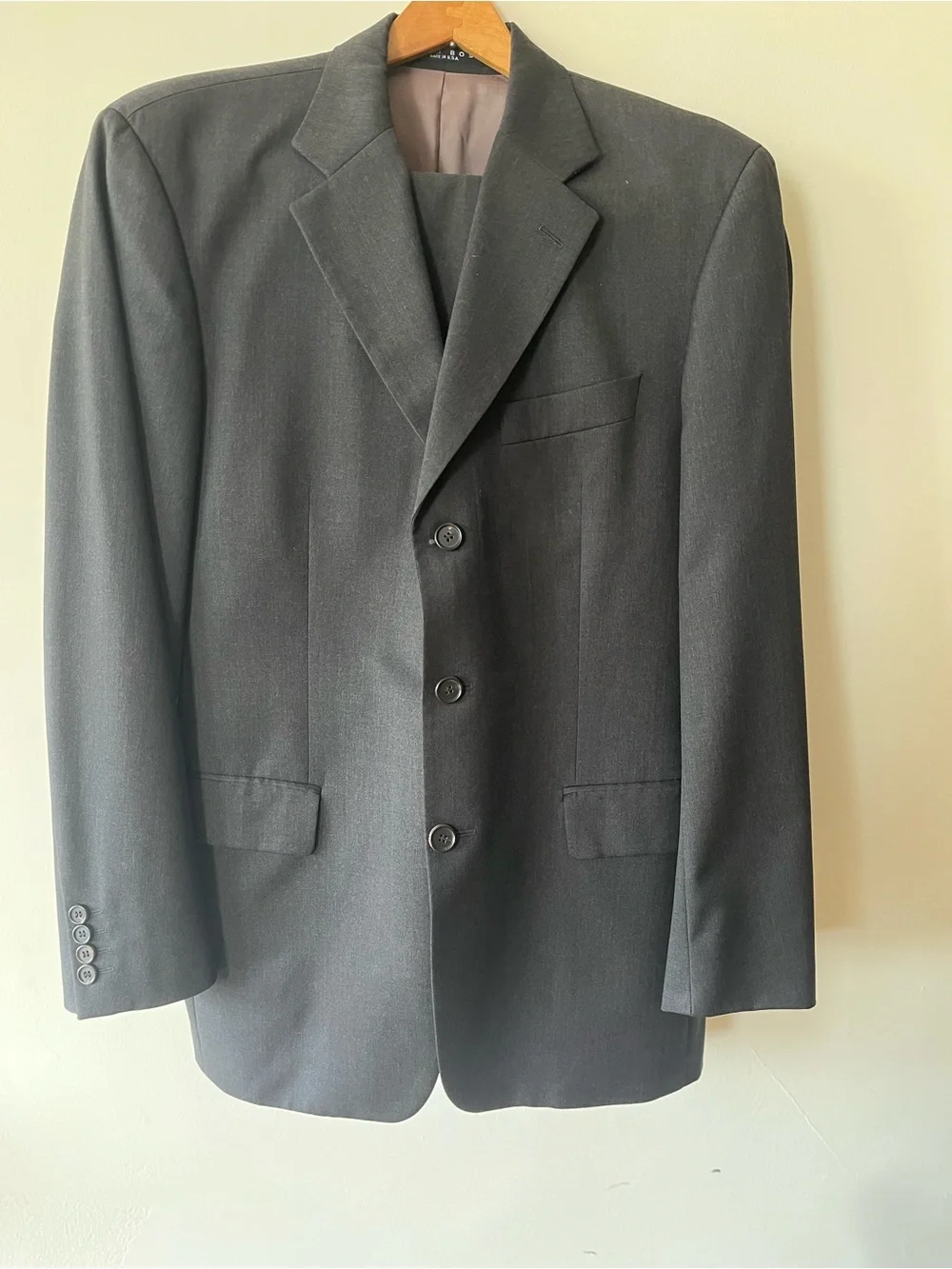 Hugo Boss Men's Two Piece Charcoal Gray Suit 36R W31 L30 Super 100 Wool Classic